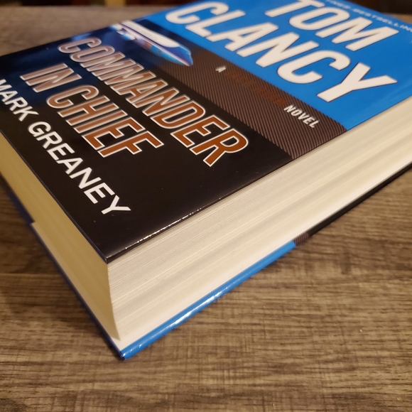 Tom Clancy Commander in Chief hardcover book - Picture 2 of 8
